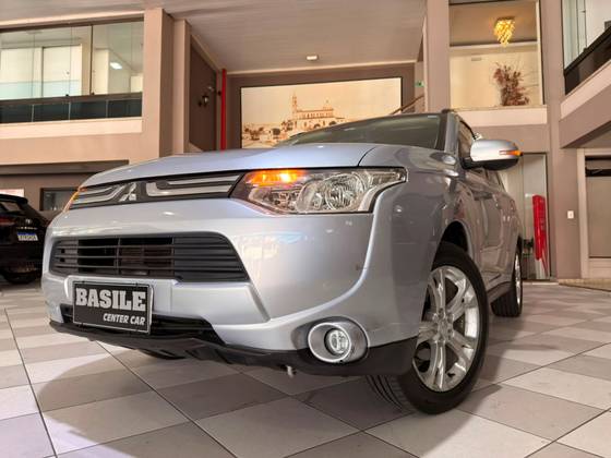MITSUBISHI OUTLANDER 3.0 GT 4X4 V6 24V GASOLINA 4P AUTOMÁTICO MITSUBISHI OUTLANDER 3.0 GT 4X4 V6 24V GASOLINA 4P AUTOMÁTICO